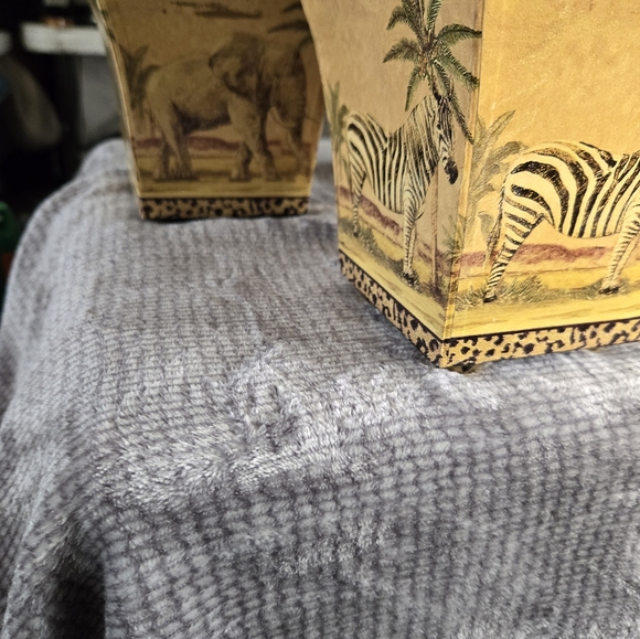 Set of 3 Safari Flower Pots (Plants not included) 51/2" x 51/2" x 5" high - Picture 4 of 5